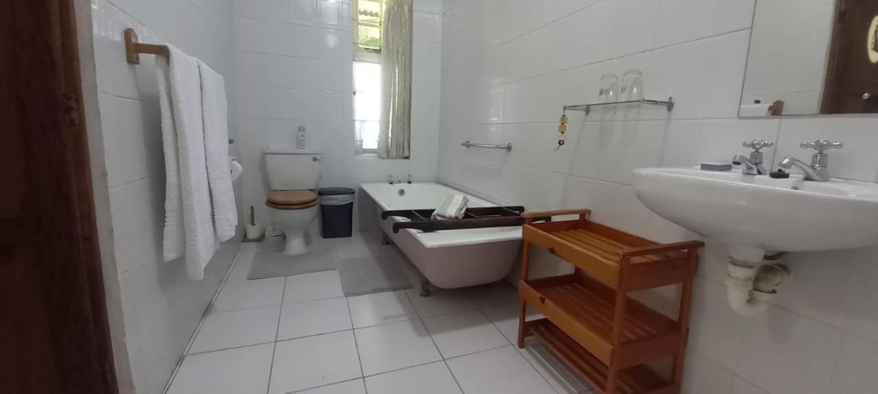 Beit Shalom Before Known As Best Little Guesthouse Oudtshoorn Εξωτερικό φωτογραφία