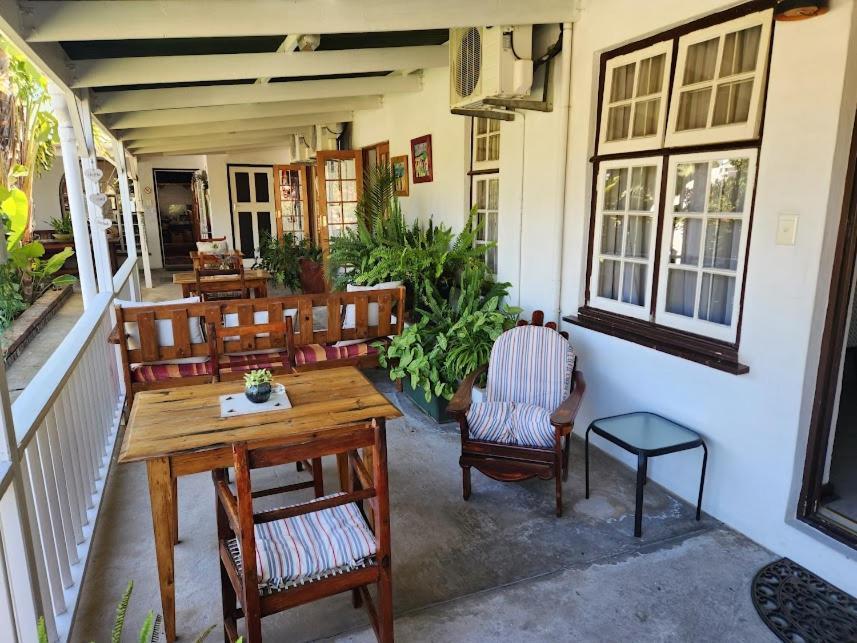 Beit Shalom Before Known As Best Little Guesthouse Oudtshoorn Εξωτερικό φωτογραφία